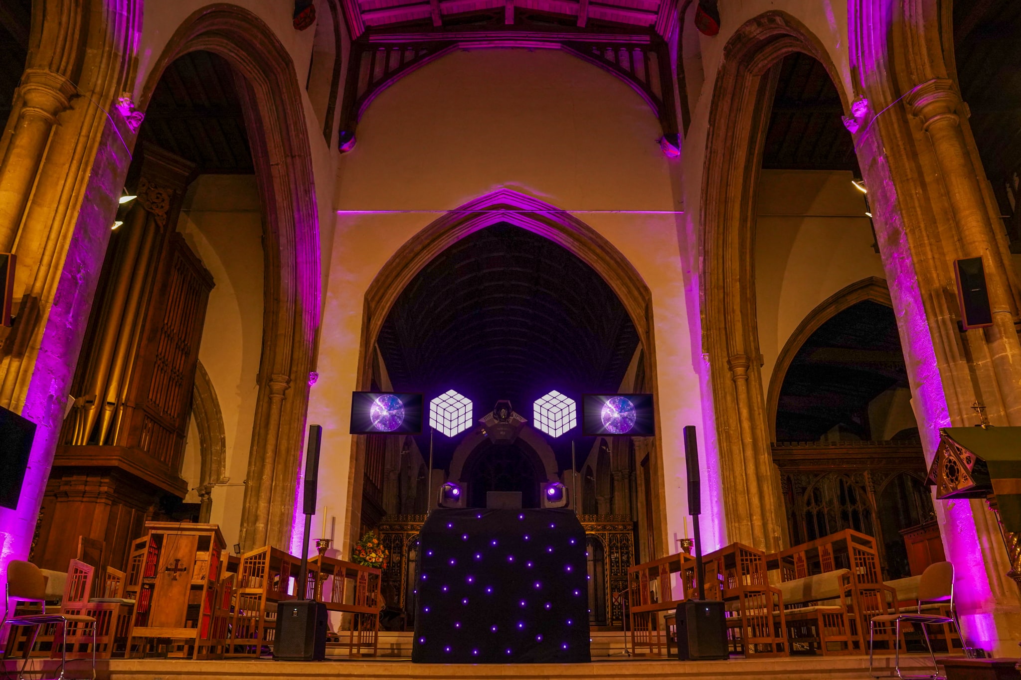 Fill The Floor Discos | Wedding & Party DJ Hire in Buckinghamshire & Hertfordshire