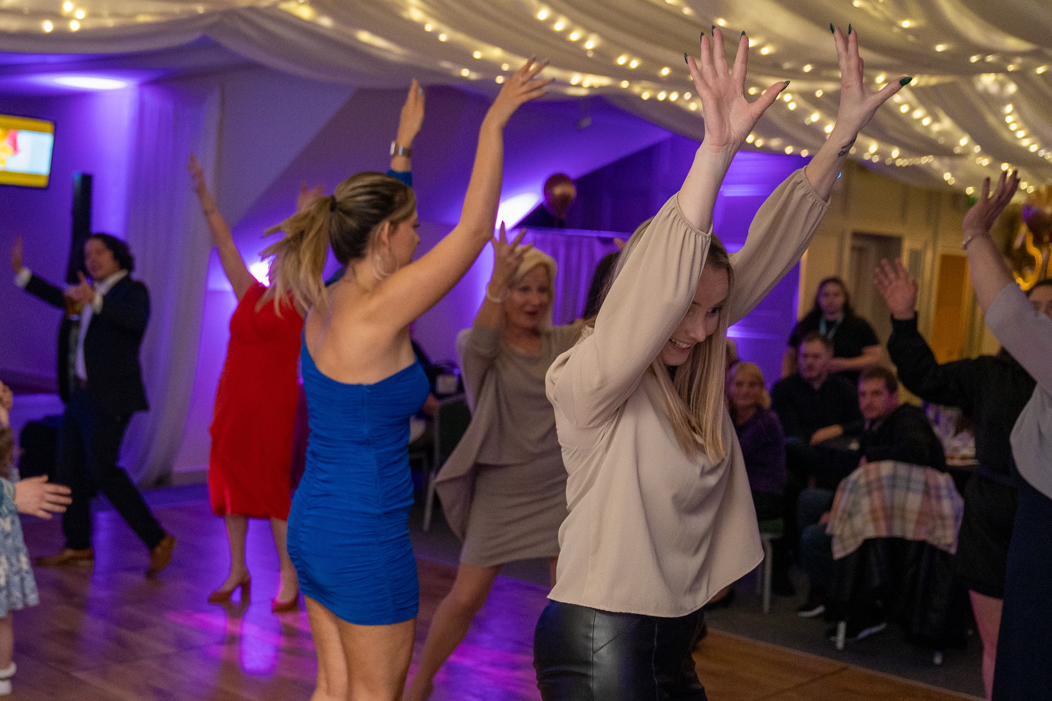 Fill The Floor Discos | Wedding & Party DJ Hire in Buckinghamshire & Hertfordshire