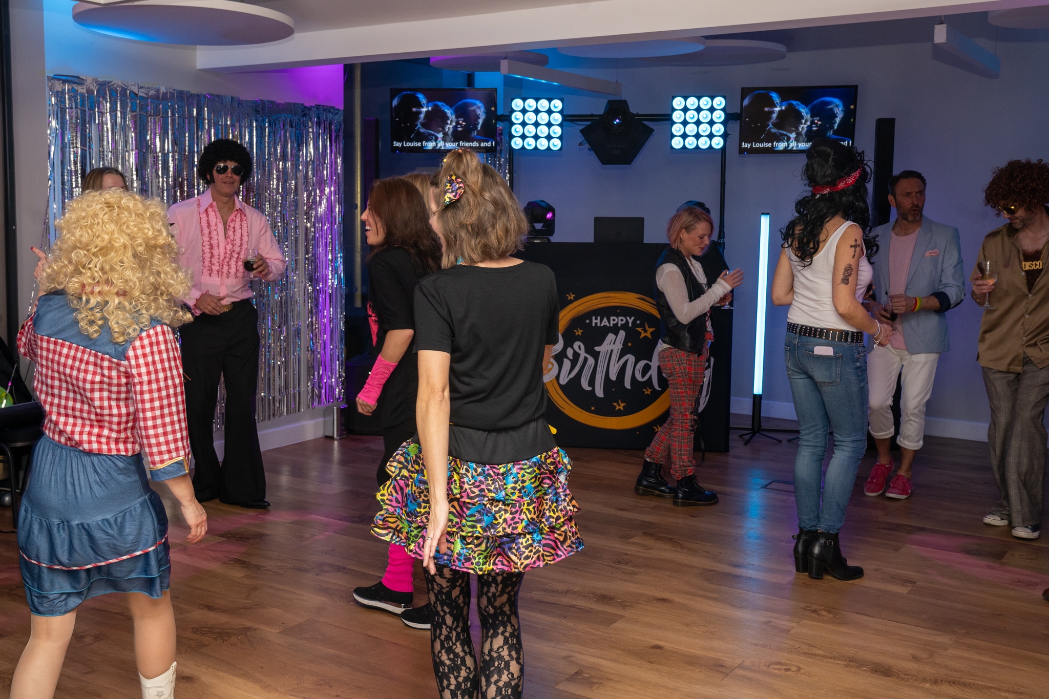 Fill The Floor Discos | Wedding & Party DJ Hire in Buckinghamshire & Hertfordshire