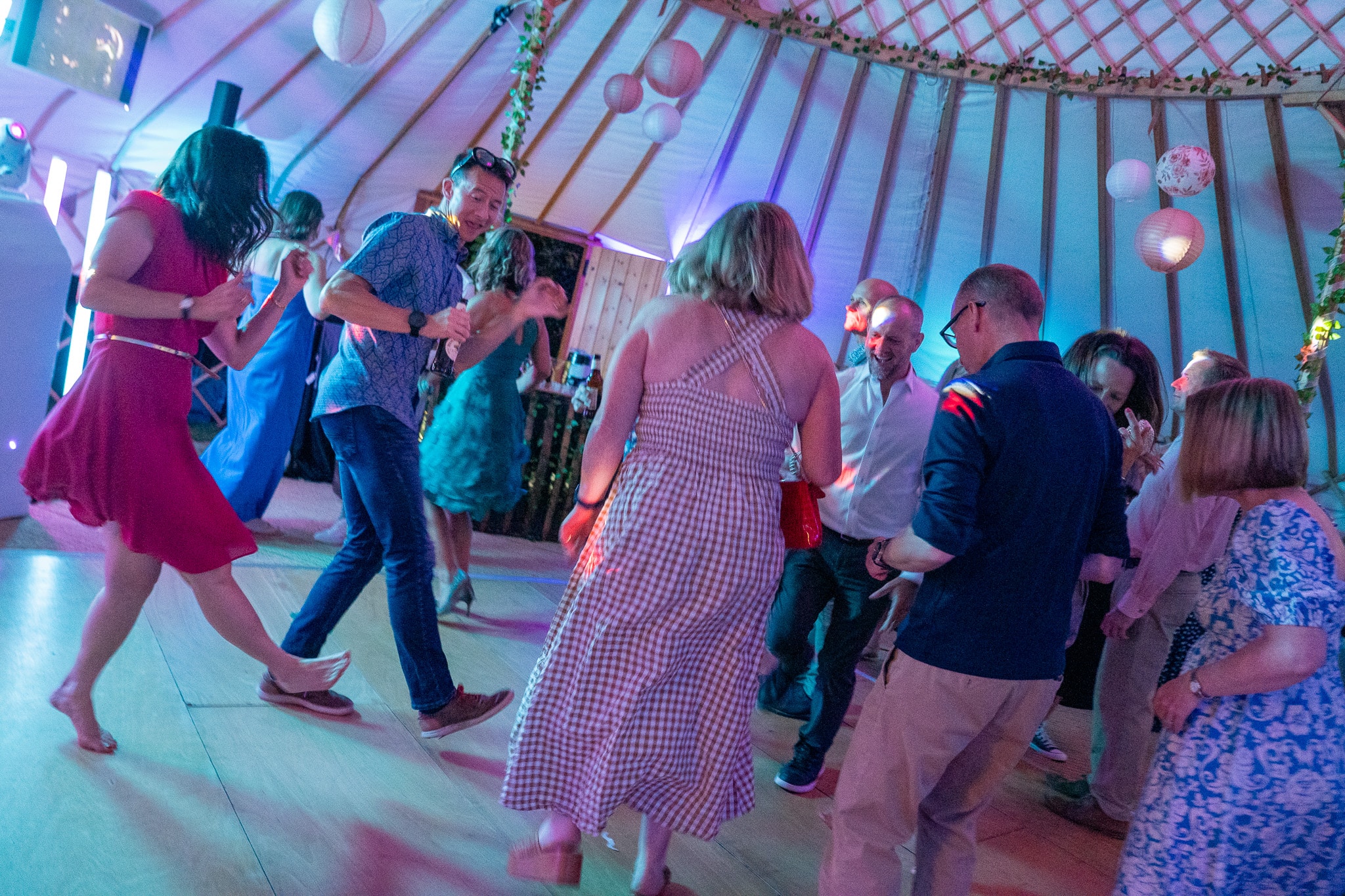 Fill The Floor Discos | Wedding & Party DJ Hire in Buckinghamshire & Hertfordshire