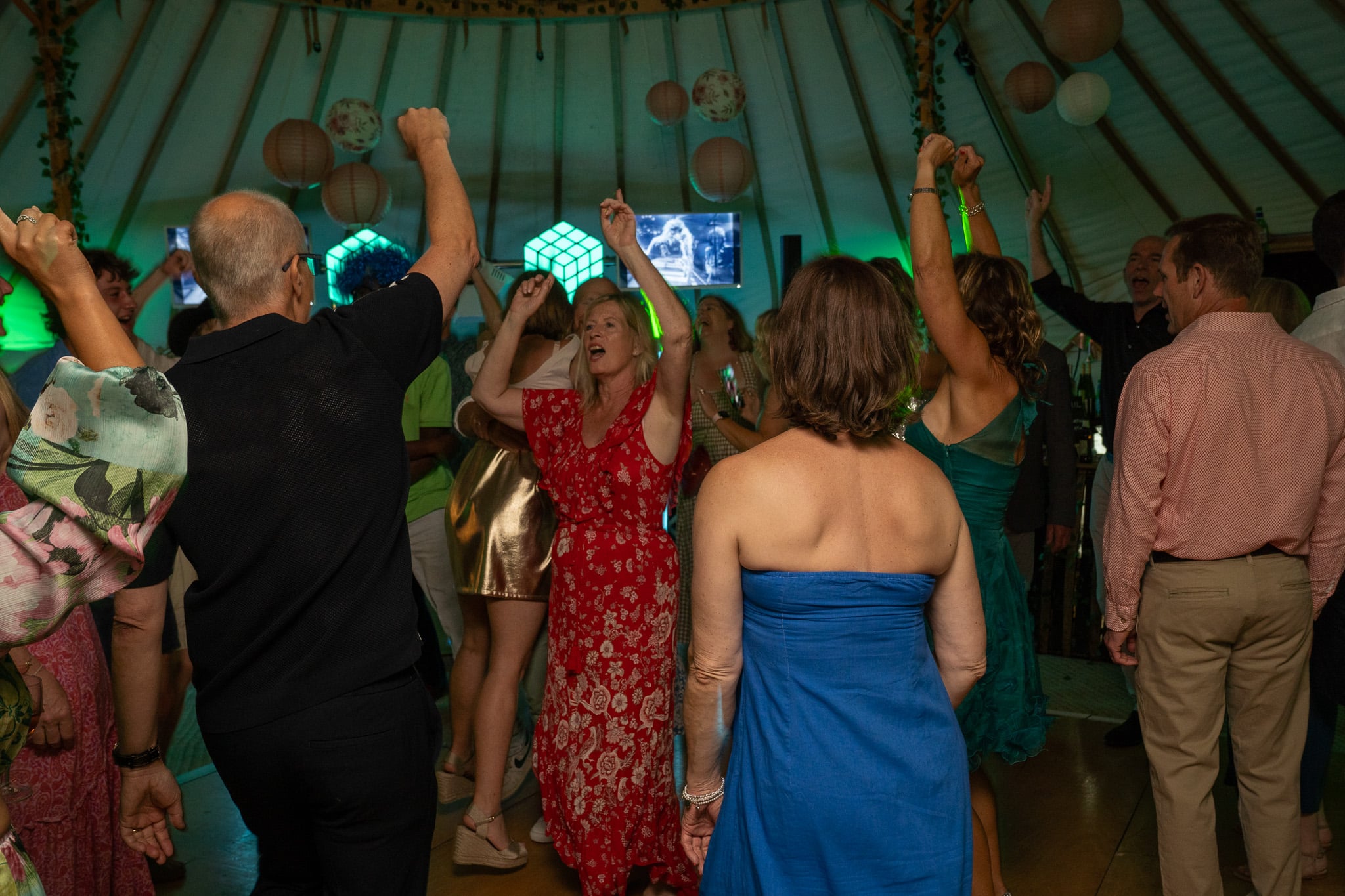 Fill The Floor Discos | Wedding & Party DJ Hire in Buckinghamshire & Hertfordshire