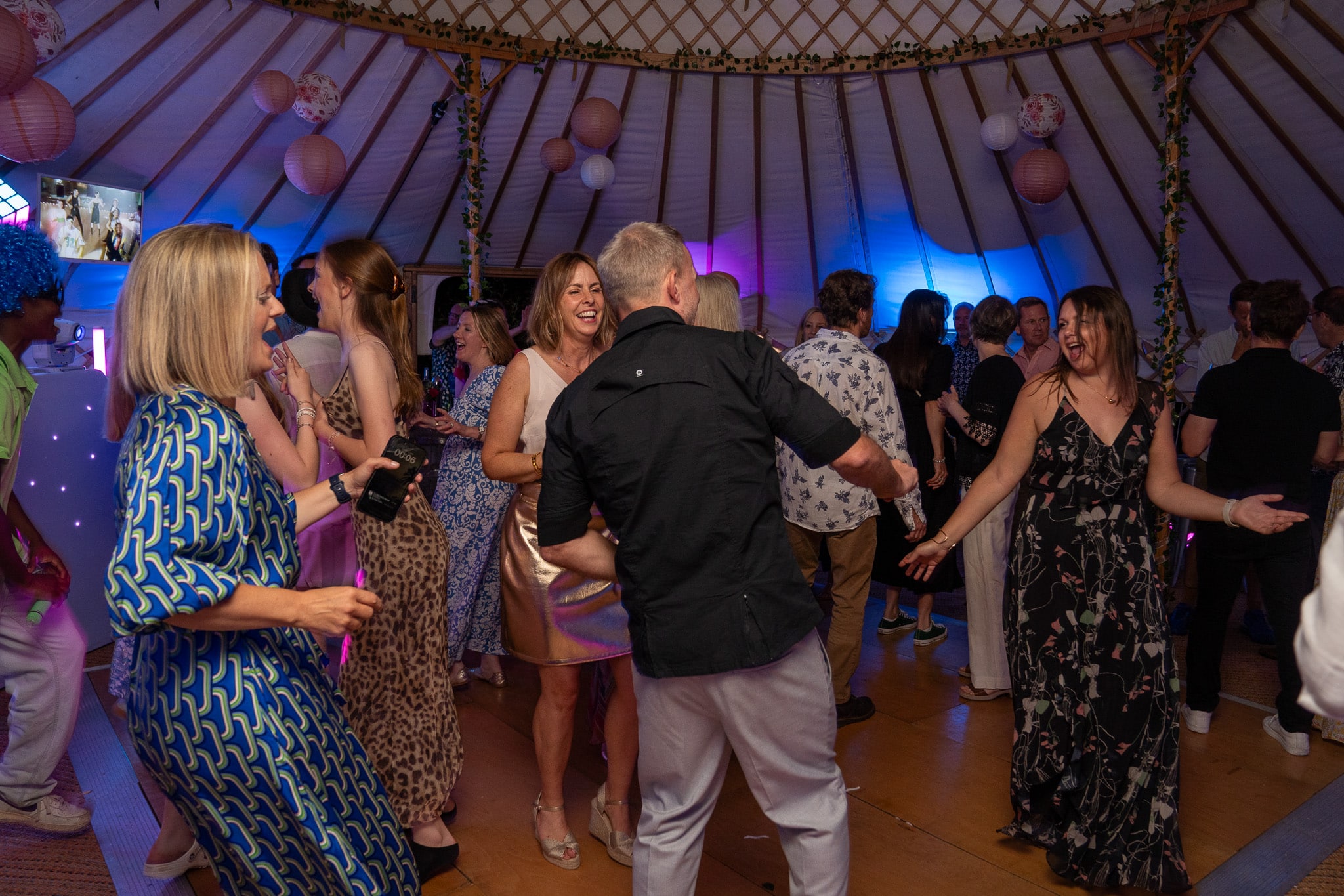 Fill The Floor Discos | Wedding & Party DJ Hire in Buckinghamshire & Hertfordshire
