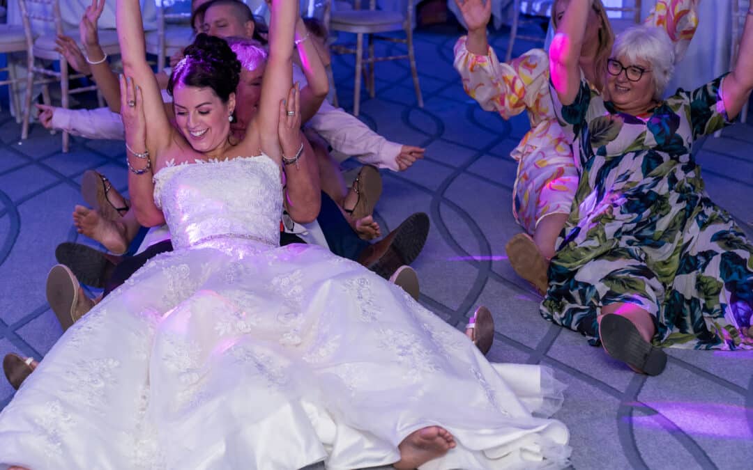 How to Find a Wedding DJ Who’s Right for You